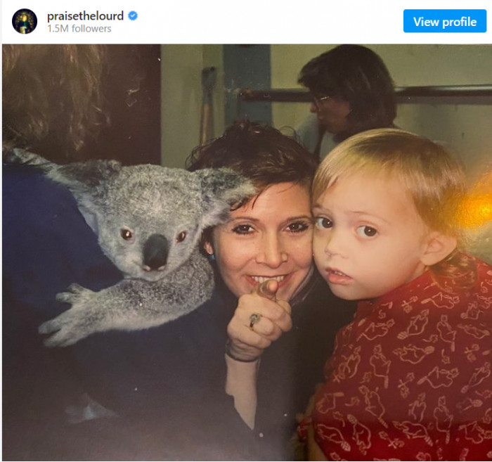 17. Billie Lourd with mom Carrie Fisher: