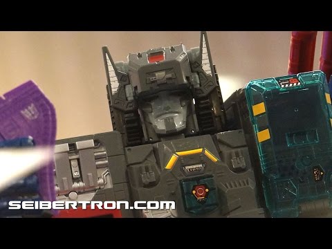 BotCon 2016 Hasbro Generations Titans Return Fortress Maximus Display