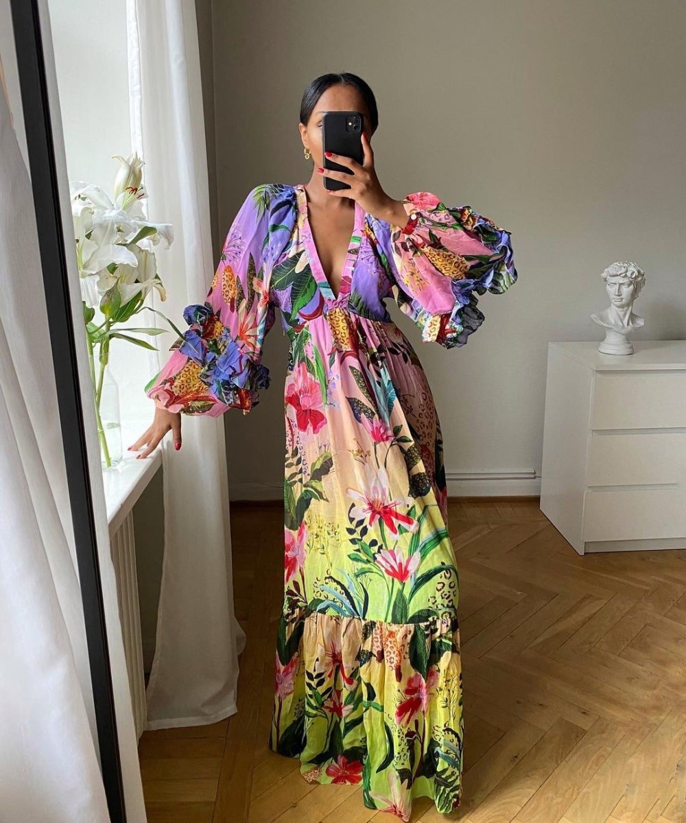 Lydia | @femmeblk - vestido longo floral estampado - looks para casamento na praia - Verão - foto na frente do espelho - https://stealthelook.com.br