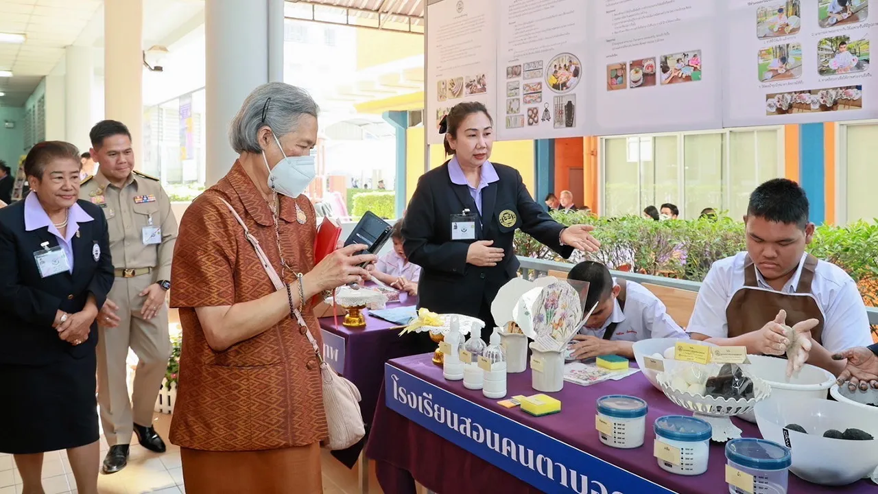 กรมสมเด็จพระเทพฯทรงใส่พระทัยผู้พิการทางการเห็น เปิดบ้านมูลนิธิคนตาบอด : แสงสว่างสู่ทางฝัน