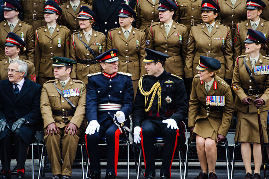 Prince William presents medals