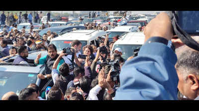 Rahul Gandhi and Priyanka Gandhi stopped by police at UP Gate amid Sambhal visit attempt