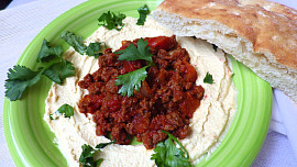 Hummus s mletým masem - izraelská Hamshuka