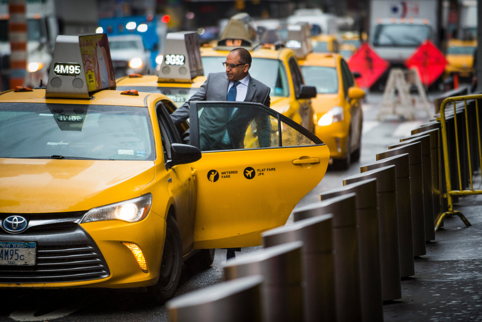 New Yorkers Try A Startling Idea Sharing Yellow Cabs The New York Times