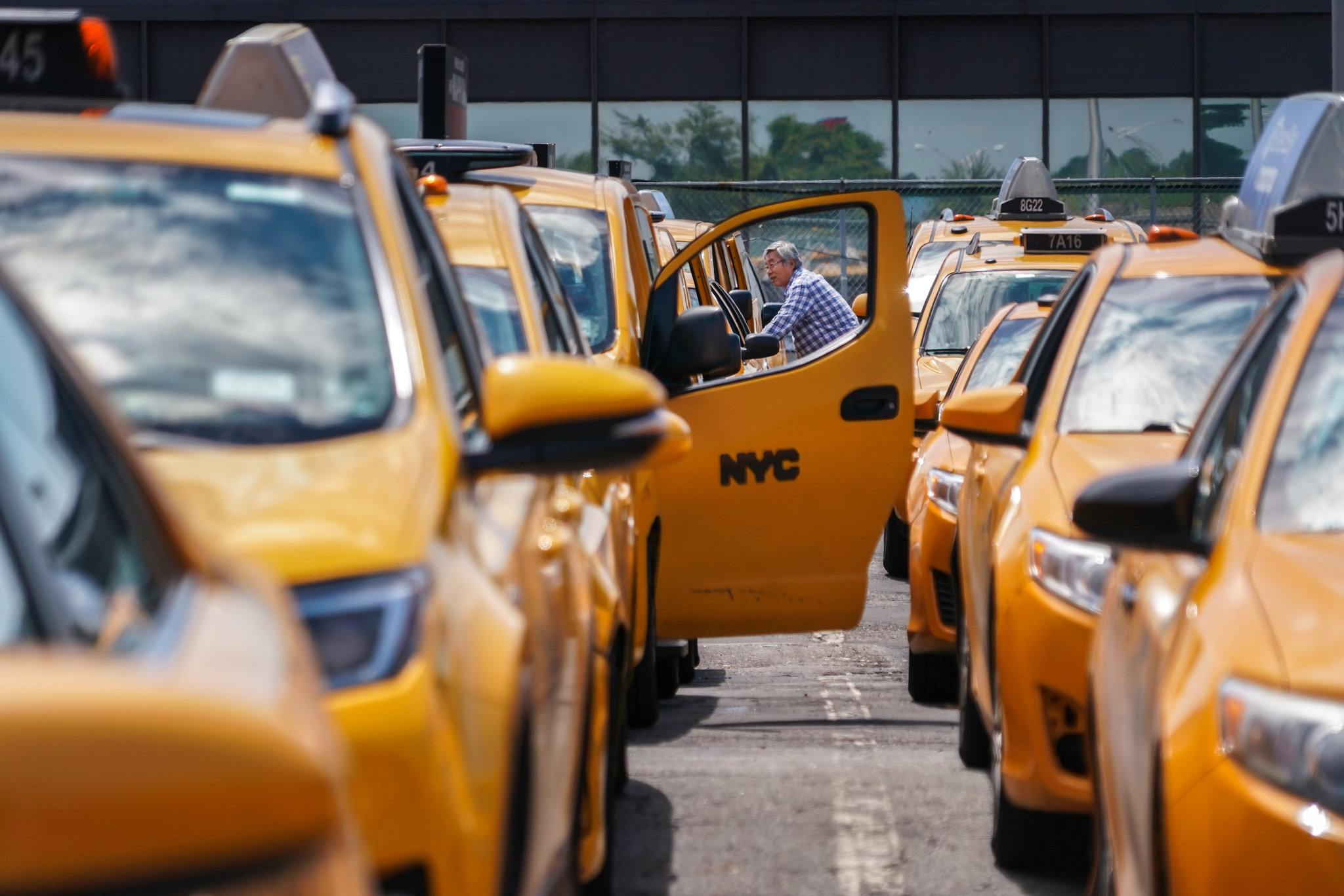 New York Is Urged To Consider Surge Pricing For Taxis The New York Times