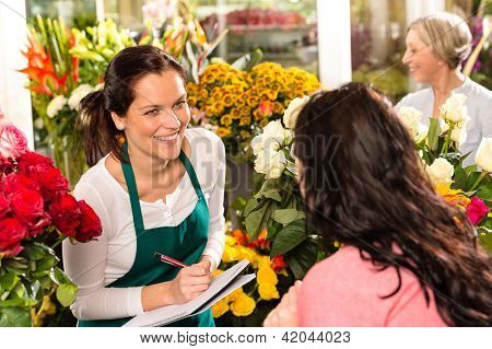 Gelukkig bloemist, bloemenwinkel klant vrouw praten schrijven