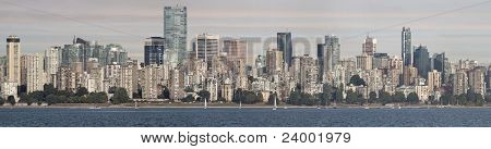 Skyline di Downtown Vancouver Bc da English Bay