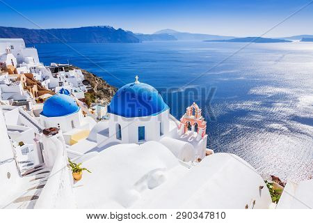 Santorini, Greece. The Picturesque Oia Village And Santorini Caldera.