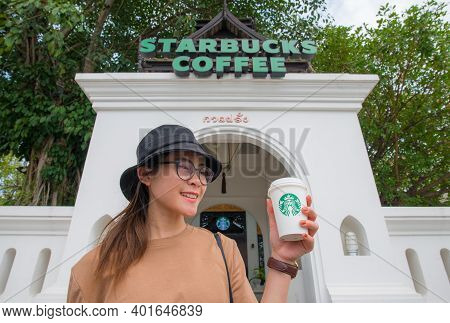 Chiang Mai, Thailand : May-14-2019 : Customer In Front Of The Starbucks Coffee Branches In Kad Faran