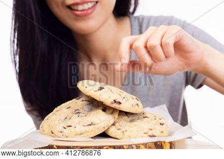 Delicious Homemade Chocolate Chip Cookies, Pretty Girl Pick Chocolate Chip Cookies For Eating. Yummy