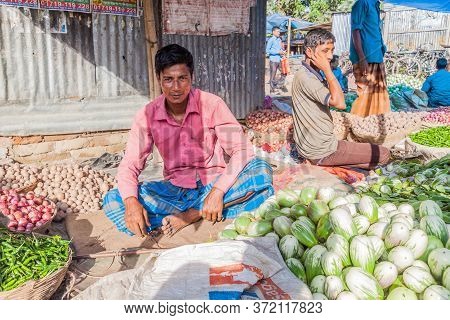 Paharpur, Bangladesh - November 6, 2016: Vegetable Sellers At The Local Market In Paharpur Village, 