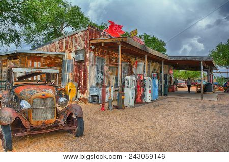 Hackberry, Arizona, Usa - July 24, 2017: The Famous Historic Route 66 Highway With The Old General S