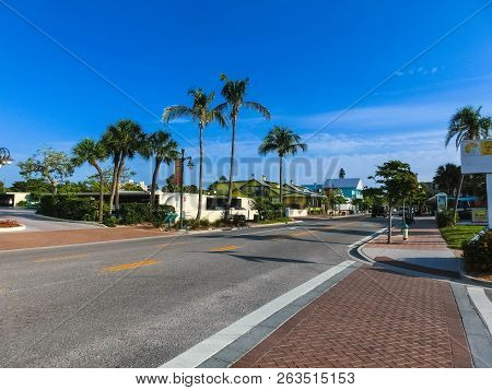 Siesta Key, Usa - May 11, 2018: The Beach Hotel Or Siesta Beach Resort And Suites At Siesta Key At F