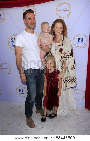 LOS ANGELES - APR 23:  James Van Der Beek, Olivia James Van Der Beek, Annabelle James Van Der Beek, Kimberly Brook at the Safe Kids Day at the Smashbox Studios on April 23, 2017 in Culver City, CA