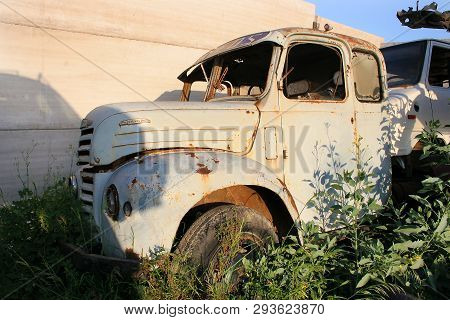 Abandoned Truck In The Scrapyard, Abandoned Truck In The Scrapyard, Damaged Truck, Cars Rusting, Ant