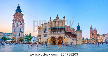 Krakow, Poland - June 11, 2018: The Plac Mariacki In Krakow Is One Of The Most Beautiful Squares In 