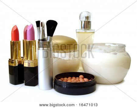 set per il trucco (crema, spazzole, profumi e Rossetti)