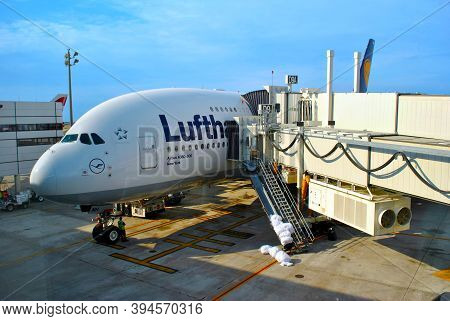 Orlando, Florida, Usa - November 05, 2016: Preparing A Lufthansa Airbus A380-800 Aircraft Ready For 