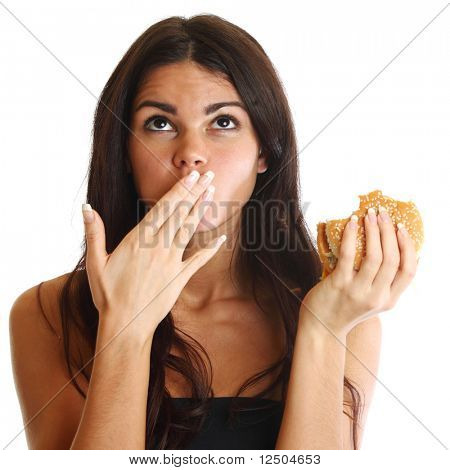 mujer comer hamburguesa