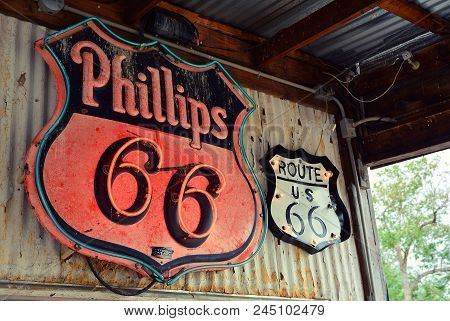 Hackberry, Arizona, Usa - July 24, 2017:  Phillips 66 Gas Station Sign And Logo. The Phillips 66 Com