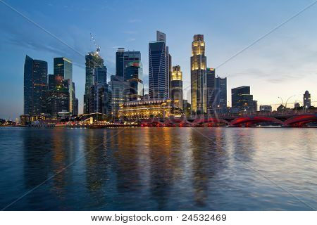 Singapore River Waterfront Skyline al tramonto