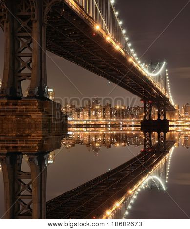 New York City Skyline en Manhattan brug bij nacht