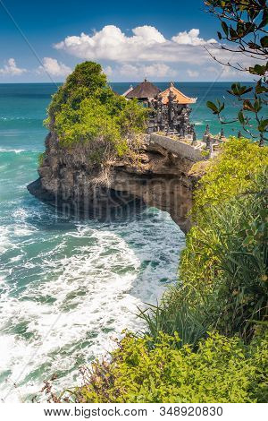 Batu Bolong  Temple