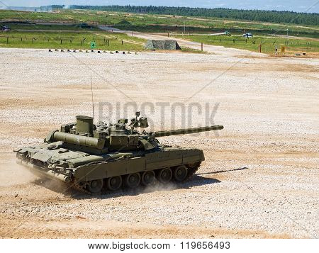 Tank T-80 rides for the test site