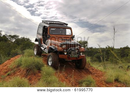 Crush Beige Jeep Wrangler Off-roader V8