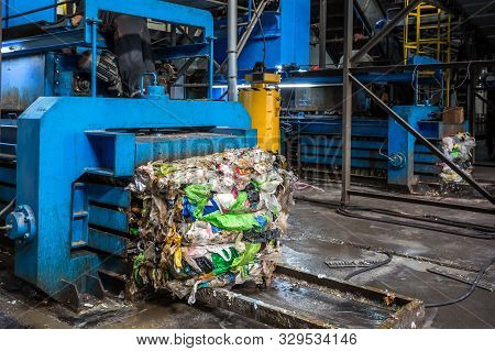 Equipment For Pressing Debris Sorting Material To Be Processed In Modern Waste Recycling Plant. Garb