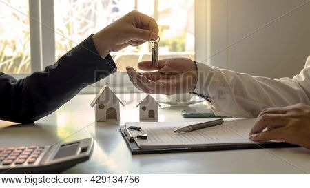 The Real Estate Agent Provides The House Keys To The Customer After Signing The Real Estate Contract