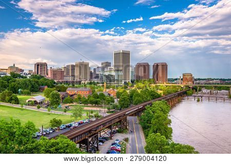 Richmond, Virginia, USA downtown skyline on the James River. 