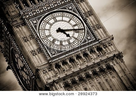 Londyn Big Ben cloudscape, sepii stonowanych.