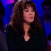 Isabelle Adjani écoutant religieusement la musique du groupe de son fils Barnabé, The Aikiu, lors du Grand Journal de Canal+ diffusé le 20 juin 2013