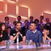 Isabelle Adjani avec le groupe The Aikiu dont fait partie son fils Barnabé (au centre) lors du Grand Journal de Canal+ diffusé le 20 juin 2013