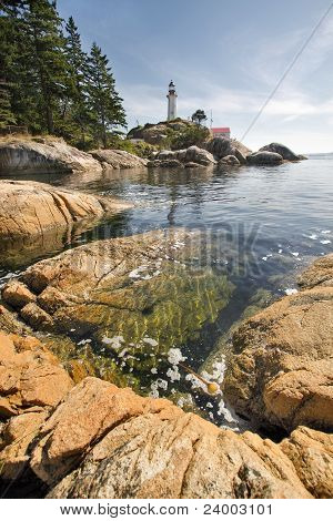 Faro di Point Atkinson In verticale di Vancouver Bc