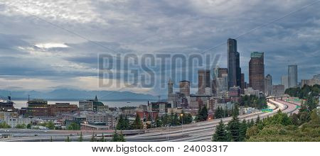 Skyline di Downtown Seattle e Freeway Panorama