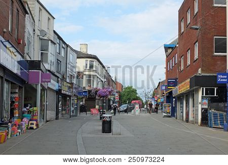 Rochdale, Lancashire, England - Juiy 20 2018: Passers By In The Pedestrian Shopping Area Of Rochdale