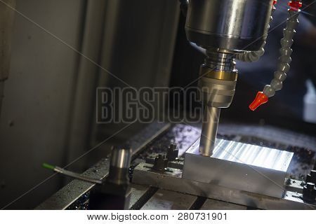 The  Operation Of Cnc Milling Machine .the Cnc Milling Machine Cutting The Mold Part With The Index-