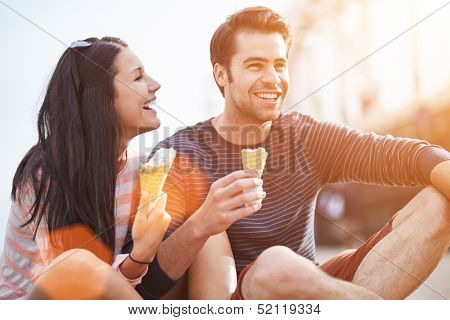 romantic couple eating ice cream at park