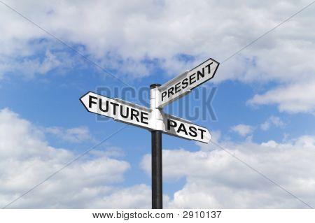 Future Signpost dernière & présent dans le ciel