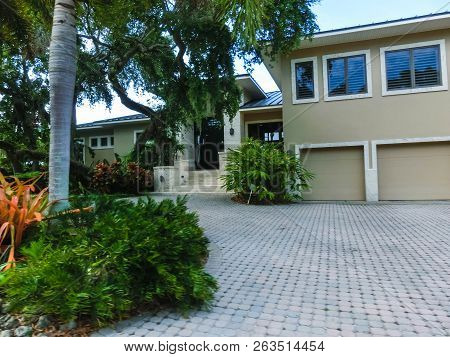 Siesta Key, Usa - May 11, 2018: The Beach Hotel Or Siesta Beach Resort And Suites At Siesta Key At F