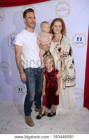 LOS ANGELES - APR 23:  James Van Der Beek, Olivia James Van Der Beek, Annabelle James Van Der Beek, Kimberly Brook at the Safe Kids Day at the Smashbox Studios on April 23, 2017 in Culver City, CA