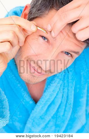 Male cosmetic treatment removing hairs with tweezing