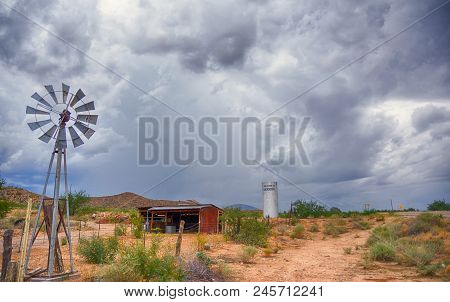 Hackberry, Arizona, Usa - July 24, 2017: The Famous Historic Route 66 Highway With The Old General S