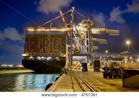 Nave cargo da notte