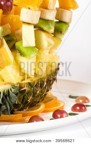 Salade fraîche de couleur. Grande composition de fruits