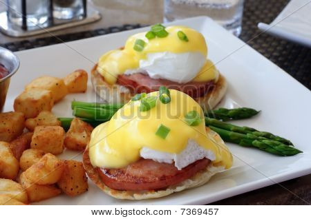 Eggs Benedict