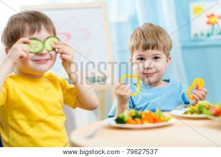 kids eating in kindergarten