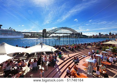 Residenti e turisti di godere Sydney harbour